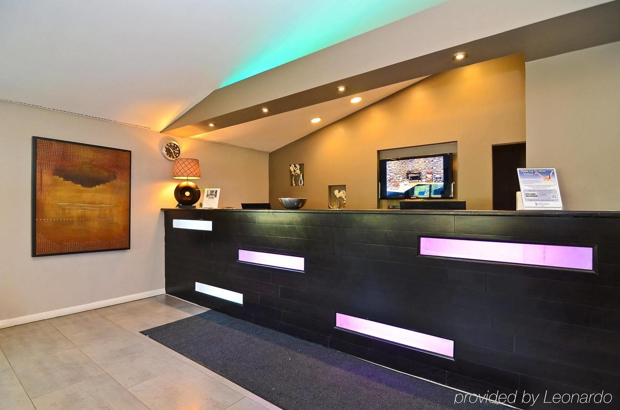 Lexington Inn & Suites-Elgin Interior photo
