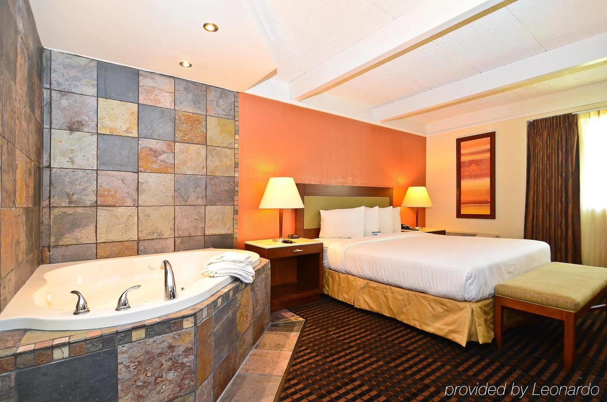Lexington Inn & Suites-Elgin Room photo