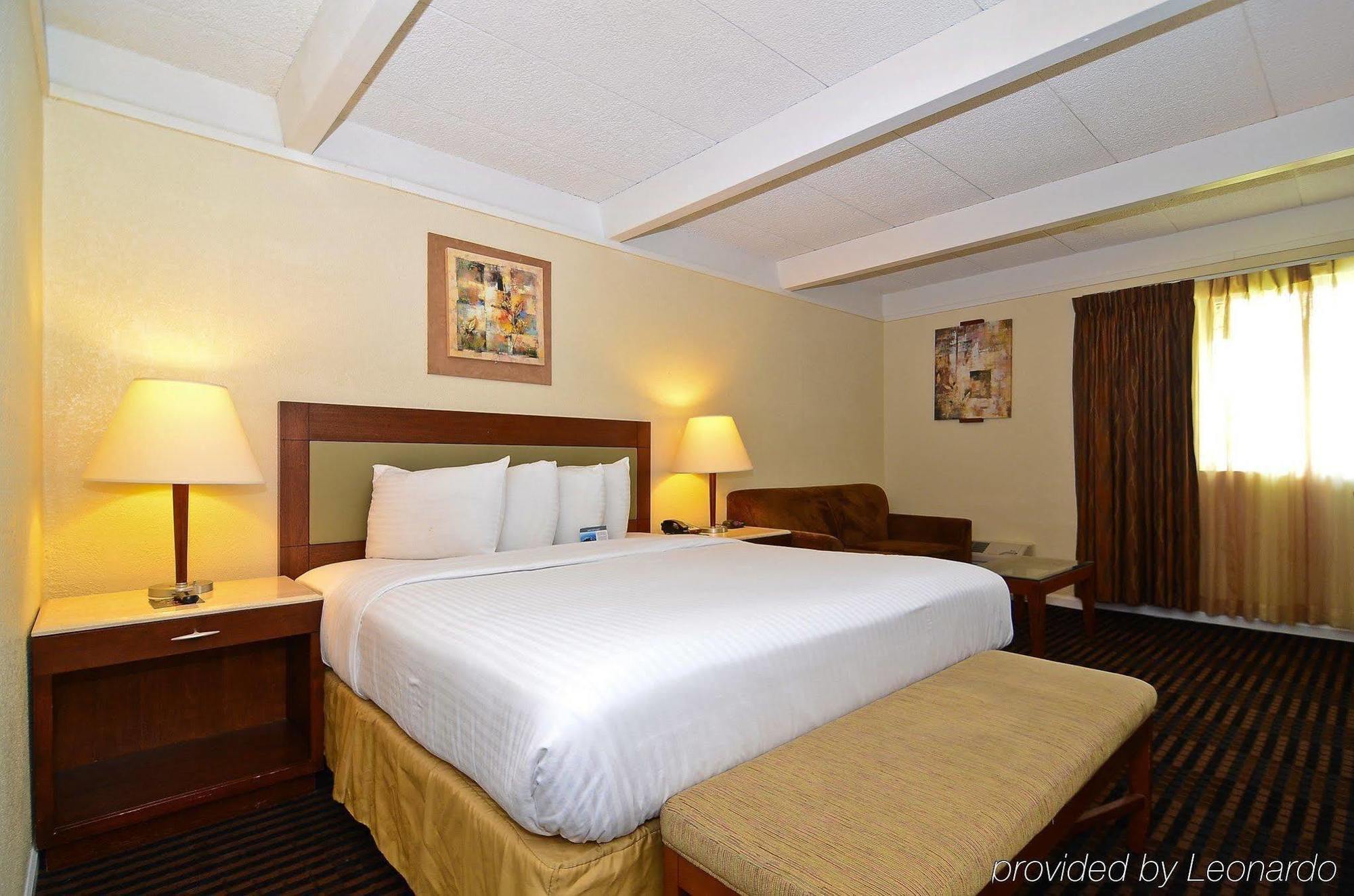 Lexington Inn & Suites-Elgin Room photo