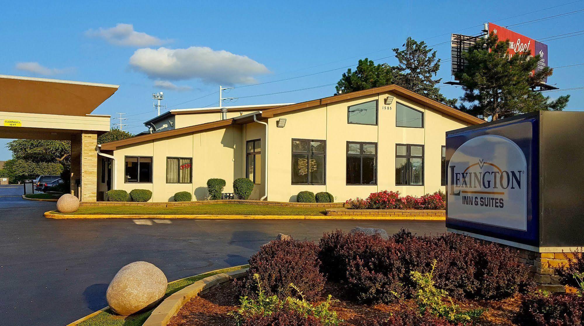 Lexington Inn & Suites-Elgin Exterior photo