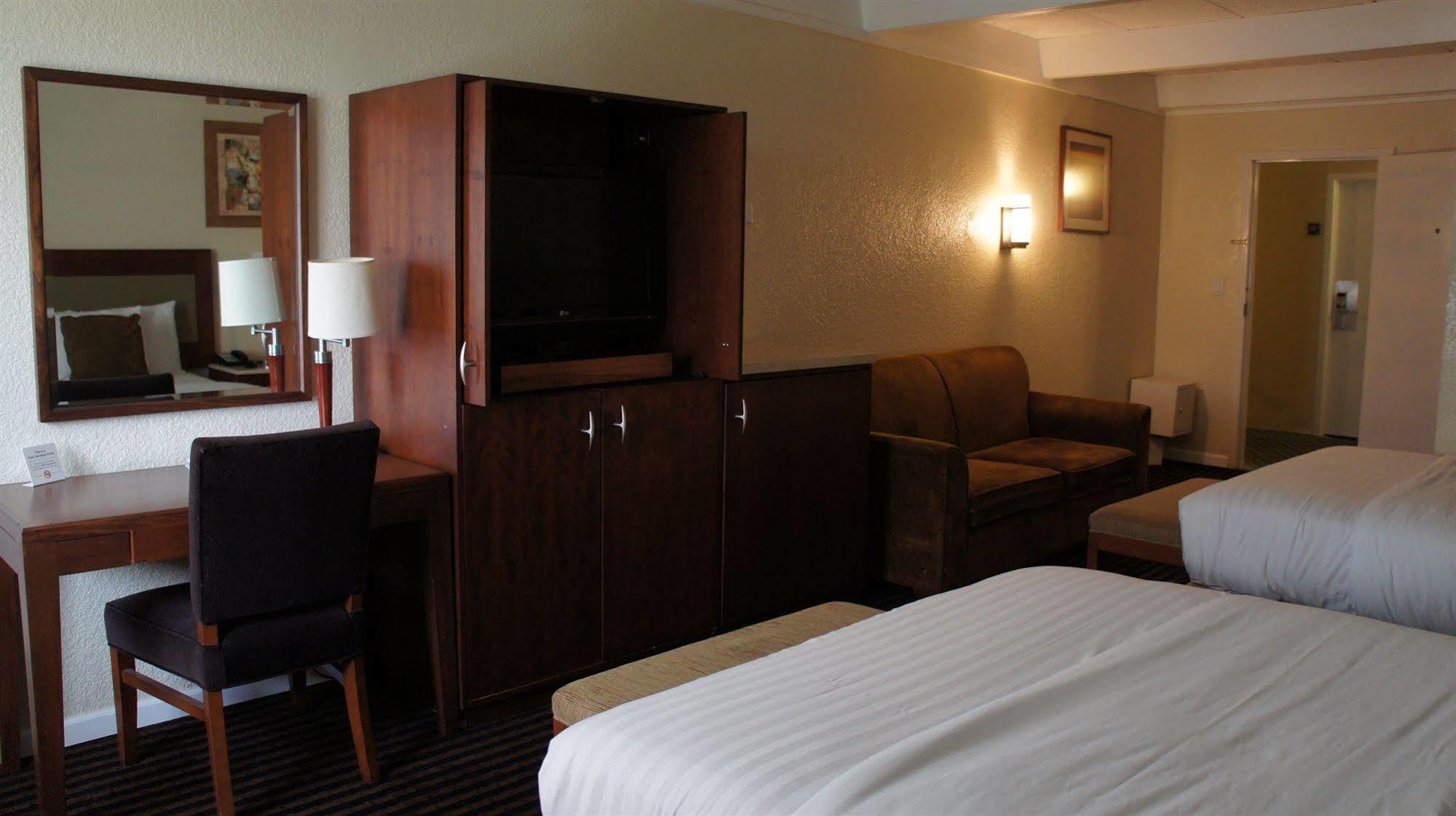 Lexington Inn & Suites-Elgin Room photo